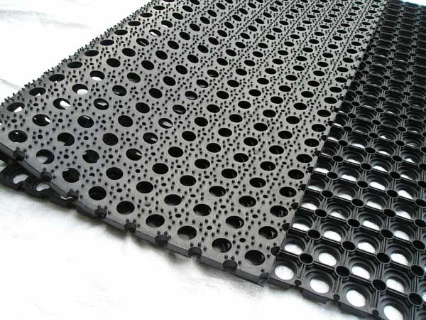 Interlocking Drainage Mat：Interlocking Rubber Tile with holes