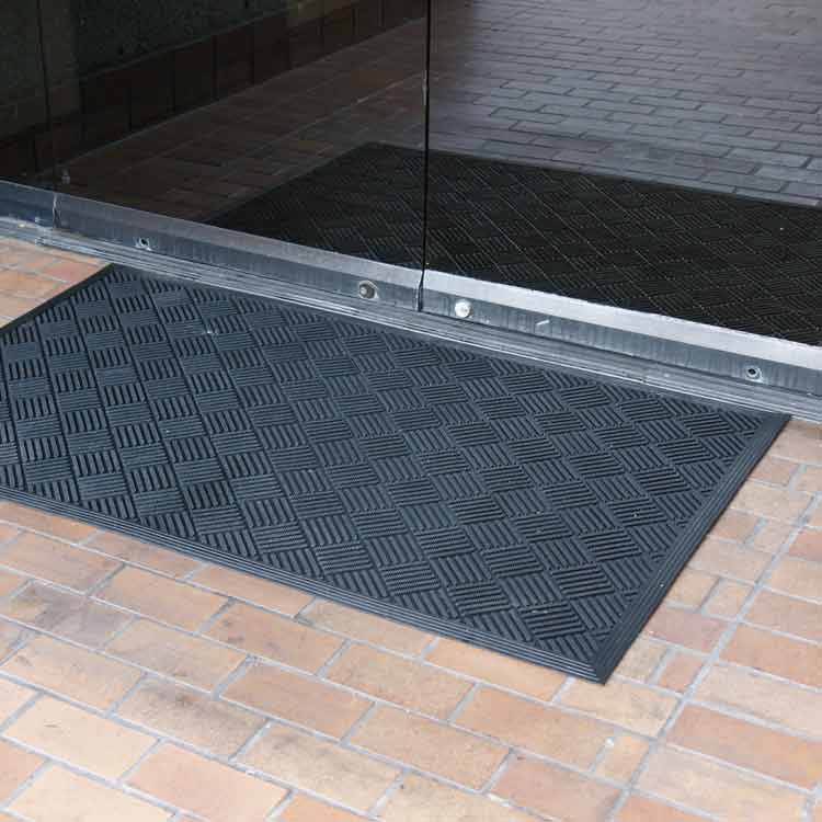 “Dura-Scraper Checkered” Rubber Doormat